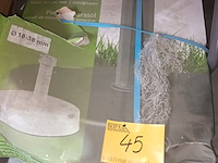 Lot 45 - parasolvoet - afbeelding 1 van  3