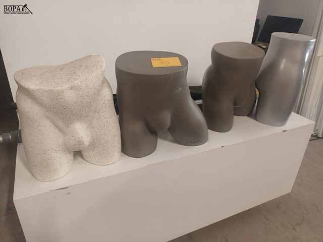 Lot 45 - pasmodel heup. 4 stuks - afbeelding 1 van  3