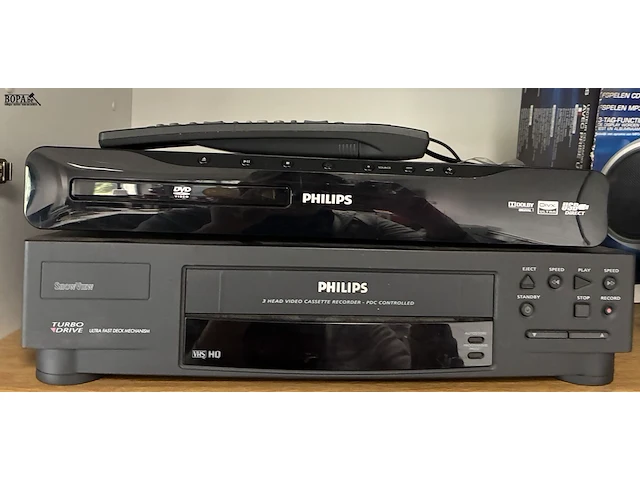 Lot 45 - philips dvd speler en cassettespeler - afbeelding 1 van  11