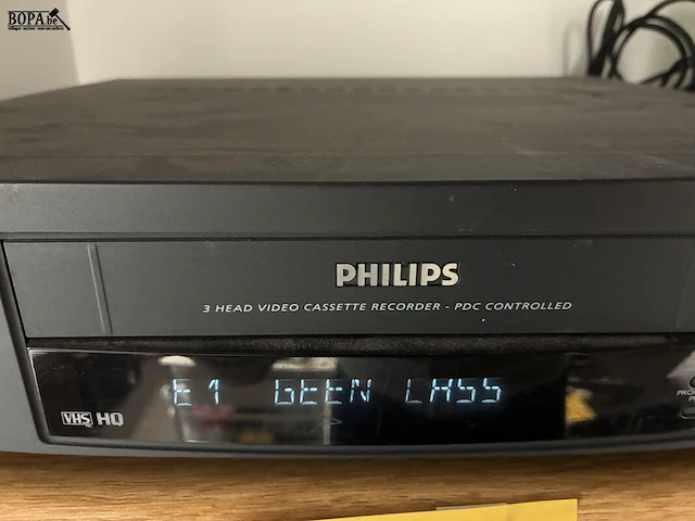 Lot 45 - philips dvd speler en cassettespeler - afbeelding 11 van  11