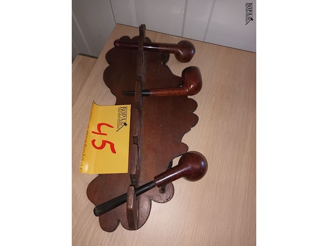 Lot 45 - pijpenrek met pijpen - afbeelding 2 van  2