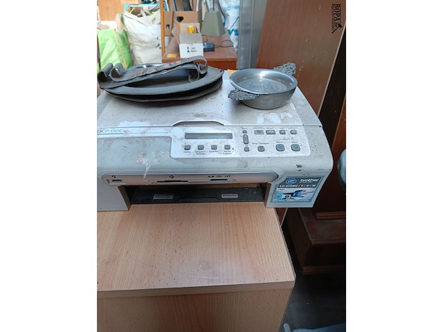 Lot 45 - printer brother en kastje - afbeelding 2 van  2