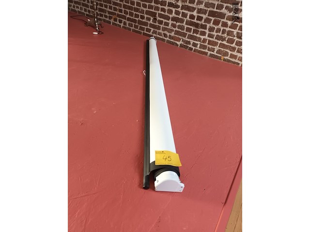 Lot 45 - projectie scherm ivisions - afbeelding 1 van  3