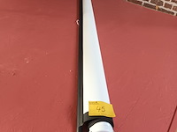 Lot 45 - projectie scherm ivisions - afbeelding 1 van  3