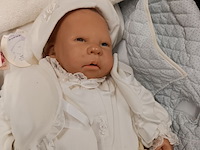 Lot 45 - reborn babypop matina in mandje, peterschapsbewijs - afbeelding 2 van  5