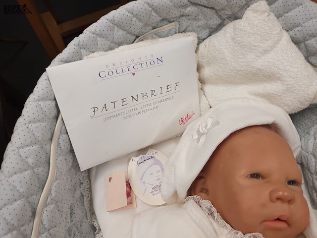 Lot 45 - reborn babypop matina in mandje, peterschapsbewijs - afbeelding 3 van  5