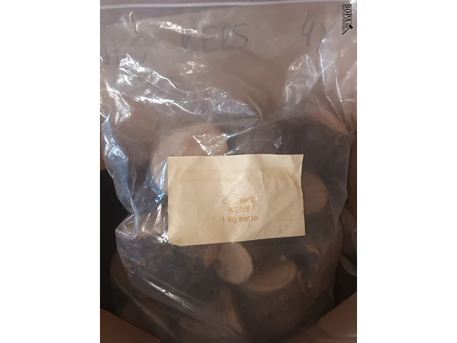 Lot 45 - rookhout chunck kers 1 kg. 11 stuks - afbeelding 2 van  2