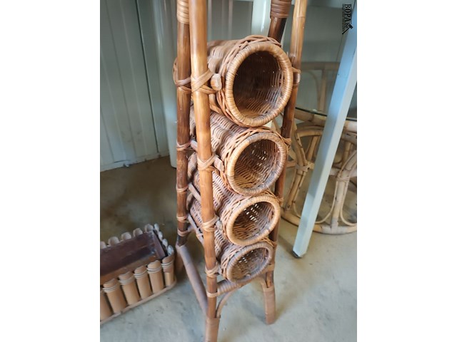 Lot 45 - rotan wijnrek - afbeelding 2 van  2