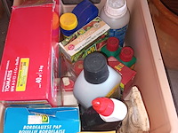 Lot 45 - tuin producten. 1 bak - afbeelding 1 van  5