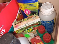 Lot 45 - tuin producten. 1 bak - afbeelding 2 van  5