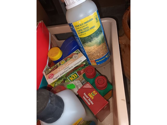 Lot 45 - tuin producten. 1 bak - afbeelding 3 van  5