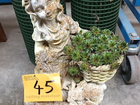 Lot 45 - tuinbeeld in beton - afbeelding 1 van  3