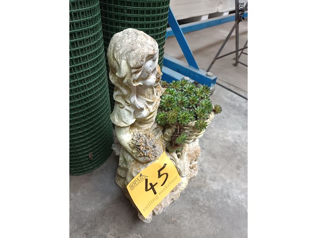 Lot 45 - tuinbeeld in beton - afbeelding 2 van  3