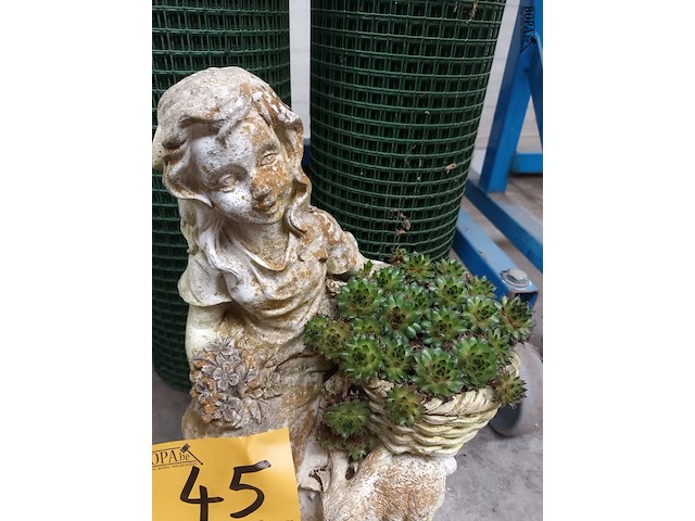 Lot 45 - tuinbeeld in beton - afbeelding 3 van  3