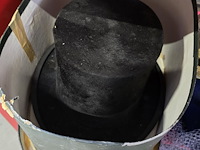 Lot 45 - vintage dames-en heren hoeden 4 stuks - afbeelding 2 van  3