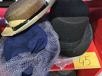 Lot 45 - vintage dames-en heren hoeden 4 stuks - afbeelding 3 van  3