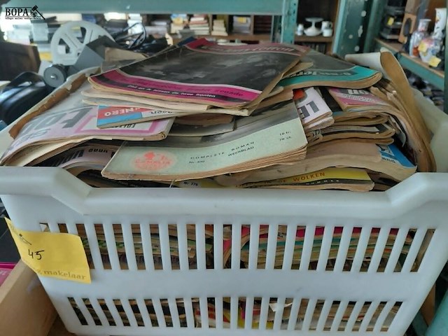 Lot 45 - vintage tijdschriften, pocketromans en strips - afbeelding 2 van  5