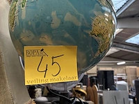 Lot 45 - vintage verlichte wereldbol