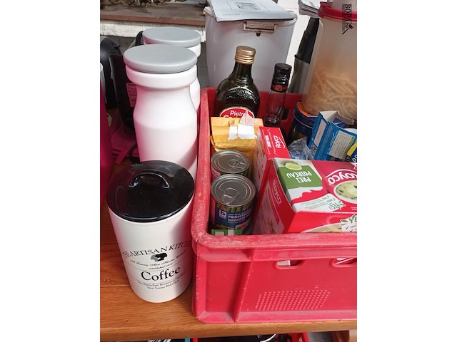 Lot 45 - voeding, dranken en keukengerei - afbeelding 2 van  6