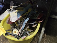 Lot 45 - windvangers in de vorm van vliegtuigjes/helikopter - afbeelding 1 van  2