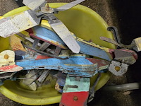 Lot 45 - windvangers in de vorm van vliegtuigjes/helikopter - afbeelding 2 van  2