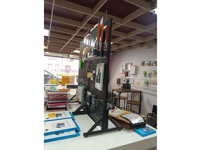 Lot 45 - winkeldisplay. 2 stuks - afbeelding 2 van  2