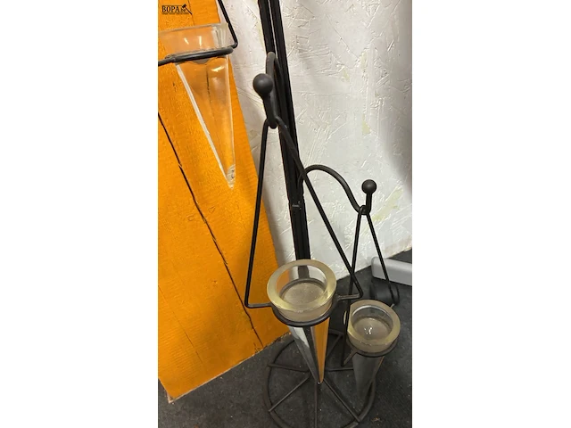 Lot 45 - zwarte metalen theelichthouder - afbeelding 2 van  3