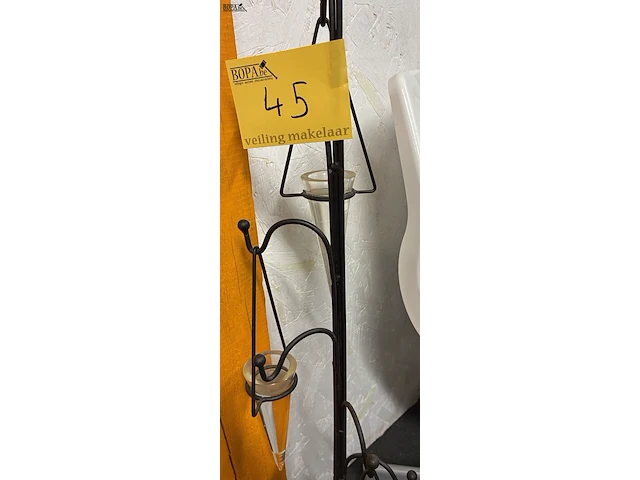 Lot 45 - zwarte metalen theelichthouder - afbeelding 3 van  3