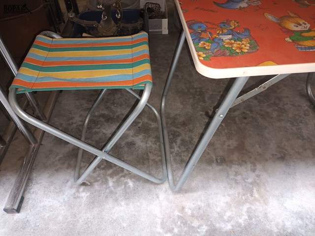 Lot 450 - kampeertafel met 2 stoeltjes - afbeelding 2 van  4