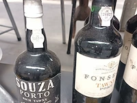 Lot 451 - flessen diverse porto wijn. 9 stuks - afbeelding 2 van  3