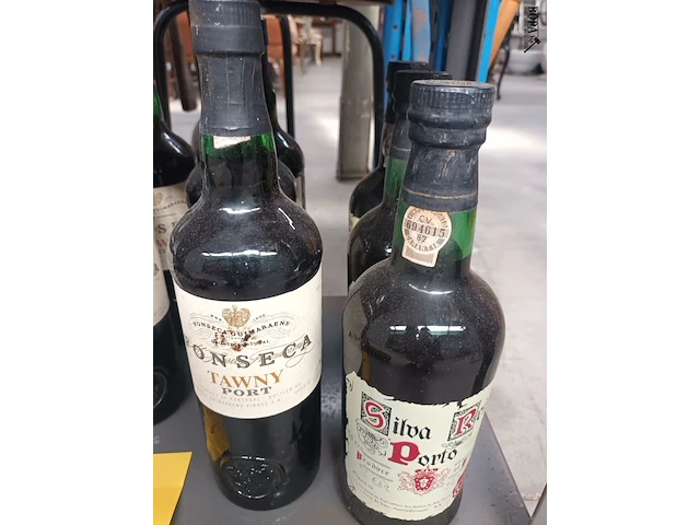 Lot 451 - flessen diverse porto wijn. 9 stuks - afbeelding 3 van  3