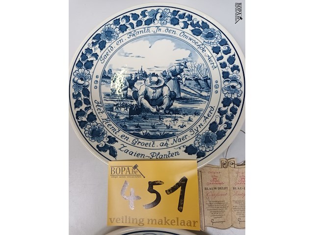 Lot 451 - sierborden delft. 2 stuks - afbeelding 2 van  5