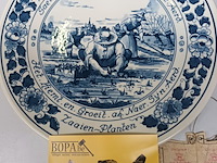 Lot 451 - sierborden delft. 2 stuks - afbeelding 2 van  5