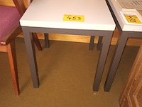 Lot 453 - bijzettafeltjes. 2 stuks - afbeelding 2 van  3