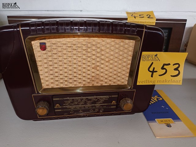Lot 453 - radio bakeliet philips - afbeelding 2 van  4