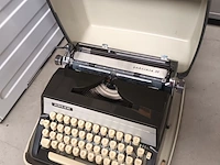 Lot 453 - typemachine adler