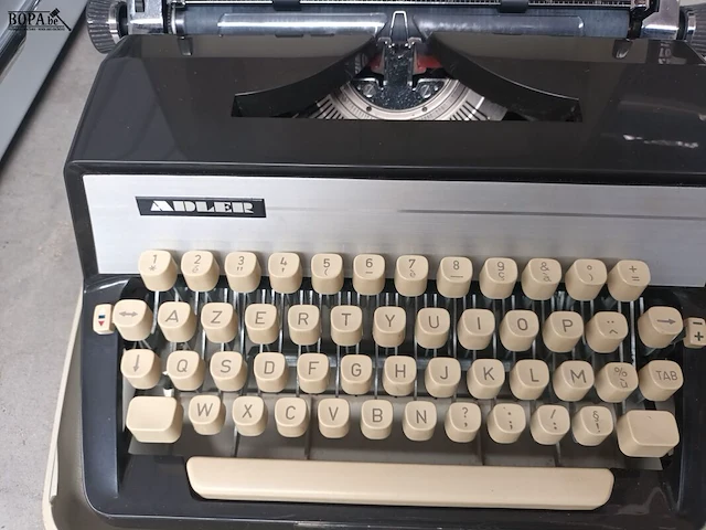 Lot 453 - typemachine adler - afbeelding 2 van  4