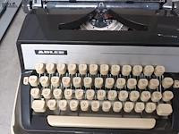 Lot 453 - typemachine adler - afbeelding 2 van  4