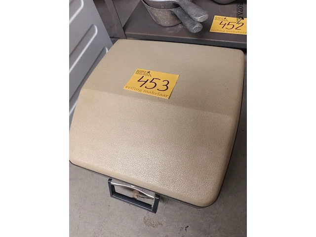 Lot 453 - typemachine adler - afbeelding 4 van  4