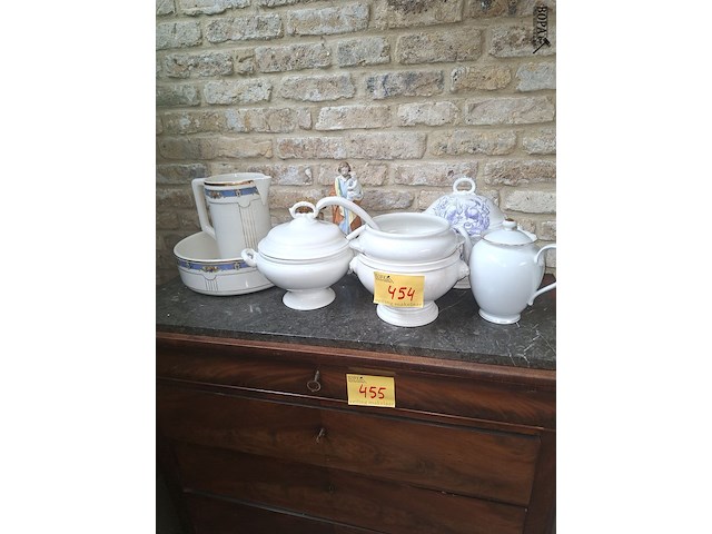 Lot 454 - decoratie. 8 stuks - afbeelding 1 van  1