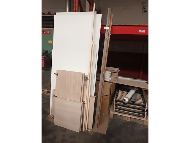 Lot 455 - diversen. inhoud rek - afbeelding 1 van  7