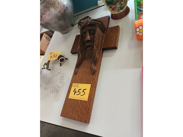 Lot 455 - eiken kruisbeeld met houtsnijwerk - afbeelding 3 van  3