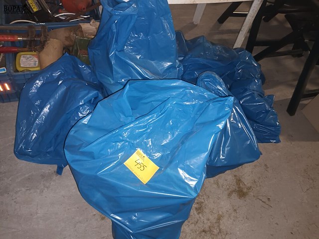 Lot 455 - huisraad. 7 zakken - afbeelding 1 van  6