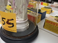 Lot 455 - maria met kind onder globe - afbeelding 3 van  3