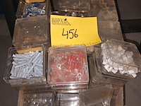 Lot 456 - bevestigingsmateriaal. 1 doos - afbeelding 1 van  3