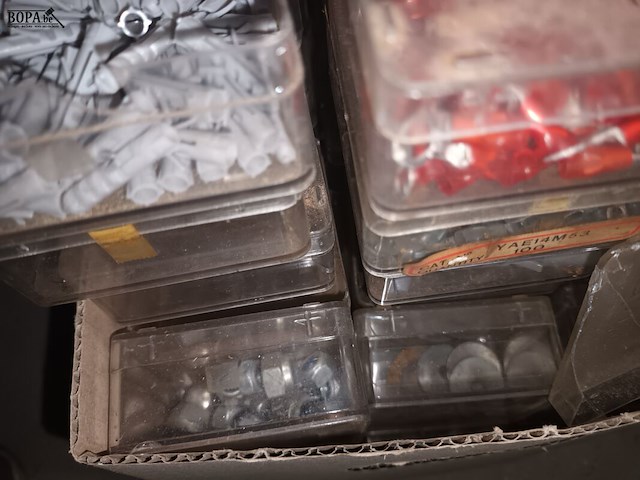 Lot 456 - bevestigingsmateriaal. 1 doos - afbeelding 3 van  3