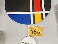 Lot 456 - wandklok in mondriaan kleuren - afbeelding 1 van  3