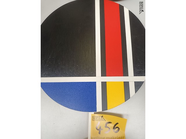 Lot 456 - wandklok in mondriaan kleuren - afbeelding 2 van  3