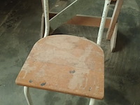 Lot 457 - retro schoolstoel - afbeelding 1 van  3