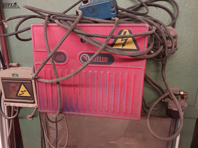 Lot 458 - verwarmingsinstallatie met mazouttank - afbeelding 2 van  4